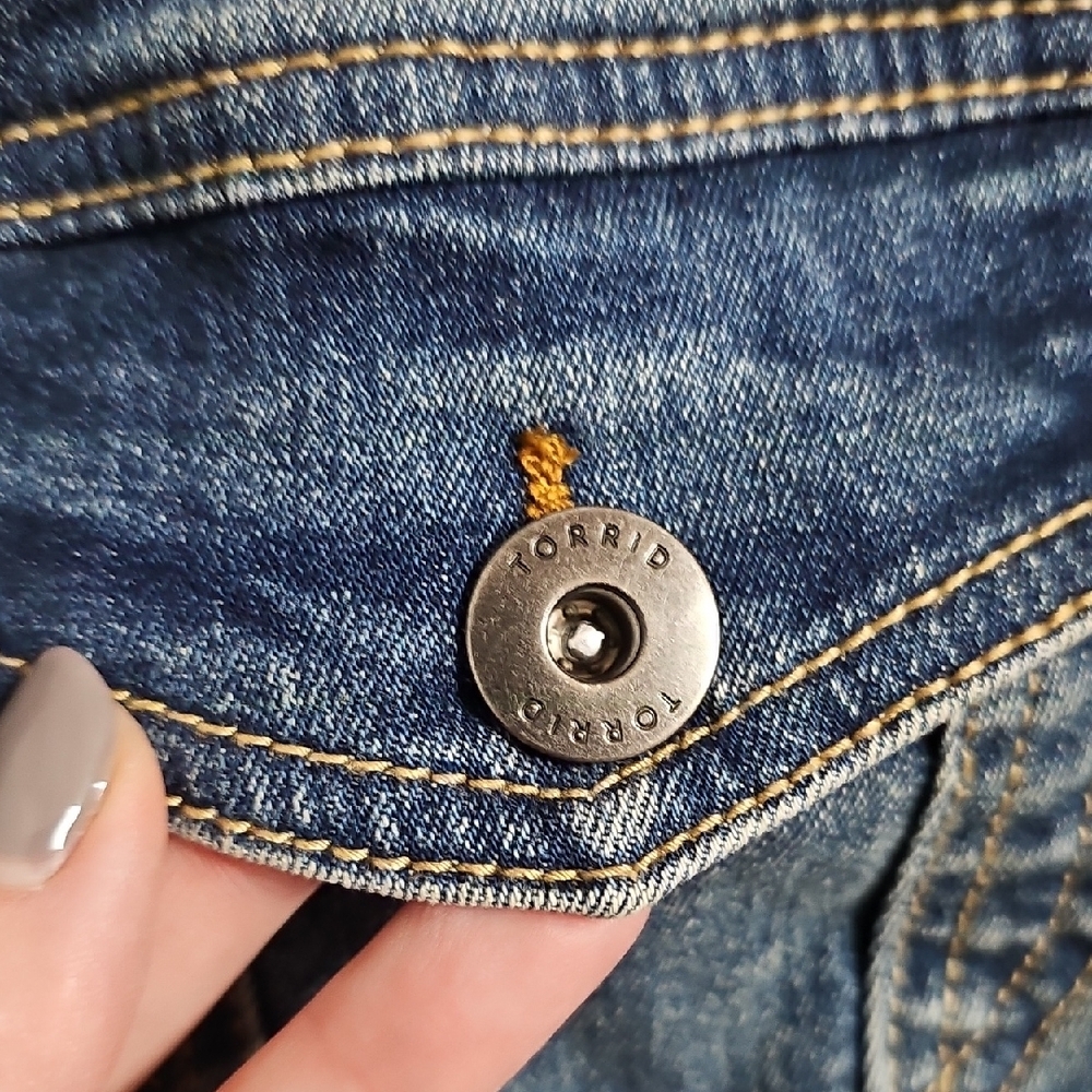 Torrid denim trucker jacket - Picture 3 of 4